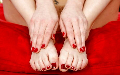 Hot american brunette milf Veruca James in nasty foot fetish outside